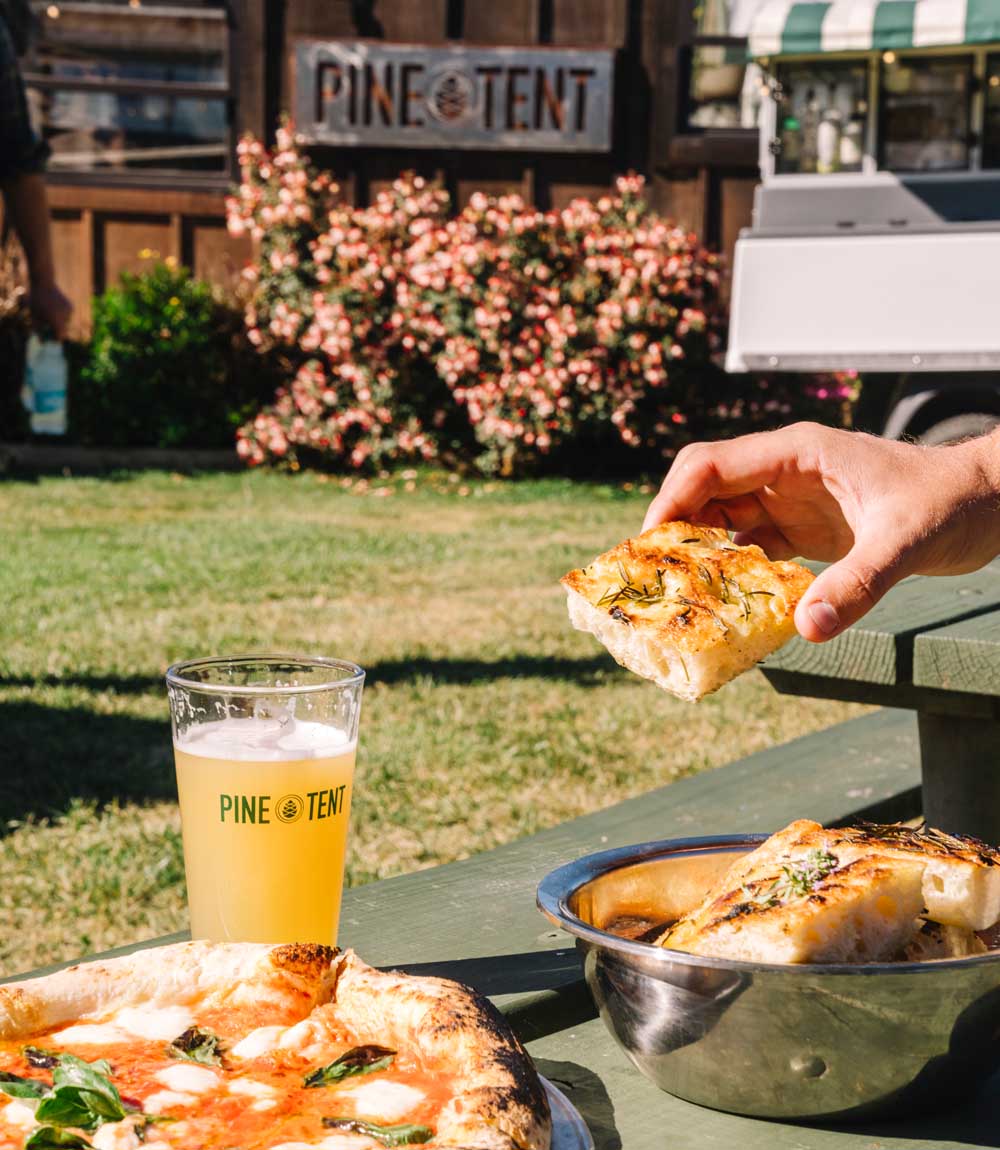 Outdoor dinning with pizza and beer